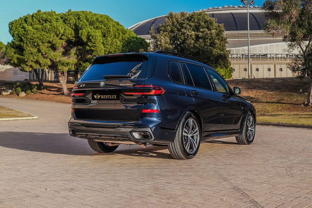 exterior trasero bmw x7 facelift azul