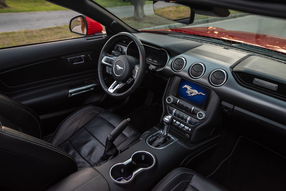 interior Ford Mustang