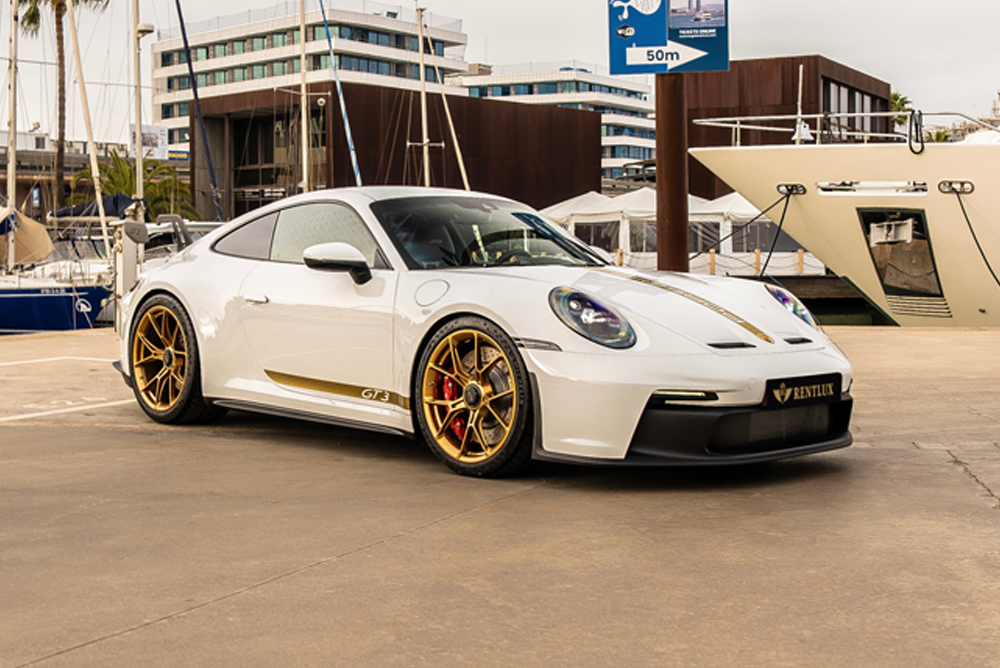 alquilar porsche 992 GT3 blanco