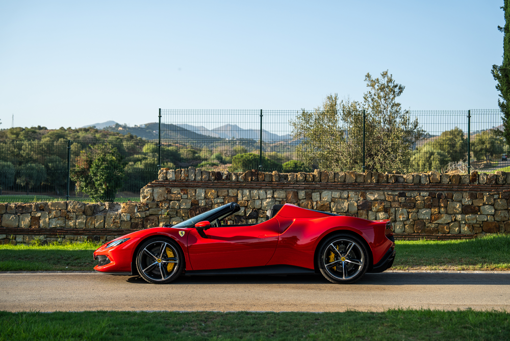 Alquilar Ferrari 296 GTS