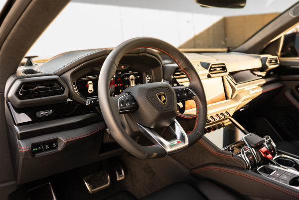 Lamborghini Urus SE / 2025-2026