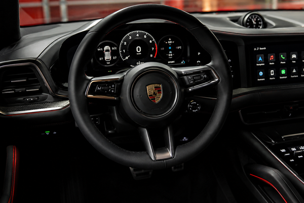 Interior Volante Porsche Cayenne E-Hybrid _ 2026