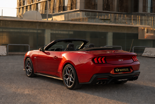 Vision Trasera Ford Mustang GT 5.0 Cabrio / 2026
